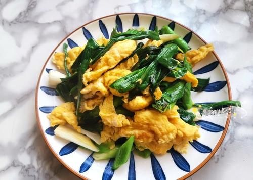 春天，这菜杀菌防感冒再不吃就老了，简单一炒味道超好，孩子都能多吃一碗饭