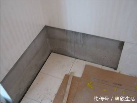 卫生间|头一次见卫生间贴瓷砖留空一排,真是太聪明了,后悔我家装早了