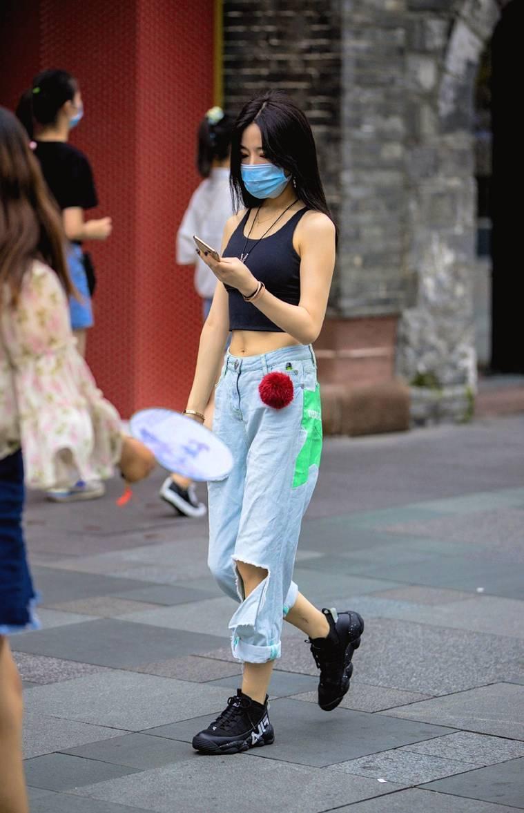 一条好看又好穿的短裤搭配,是周末约会的必备了,魅力四射!