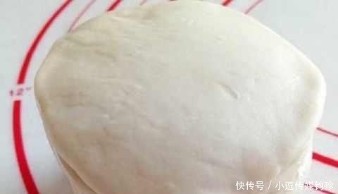 夏天|夏天饺子皮在我家这样吃 上锅一蒸就能吃 鲜香解嫩比凉皮香