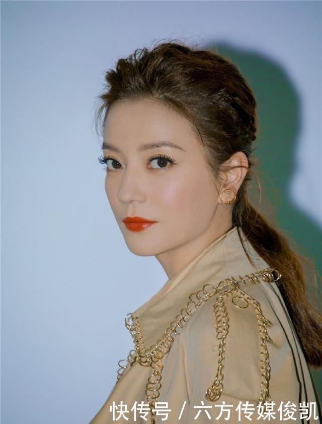 衣领|衣领太厚,秋冬头发怎么扎才时尚又有美感?学会这4种扎发就够了