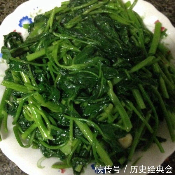 含有大量|炒青菜，别直接下锅炒教你这2招，无论炒啥菜都好吃，鲜嫩翠绿