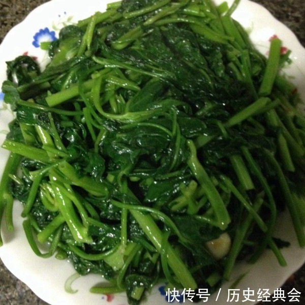 含有大量|炒青菜,别直接下锅炒教你这2招,无论炒啥菜都好吃,鲜嫩翠绿
