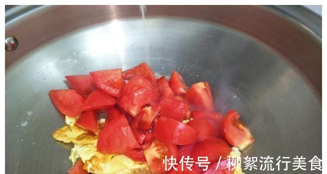 菜品|西红柿炒鸡蛋,大厨多加1味料,鸡蛋嫩滑,汁水多!