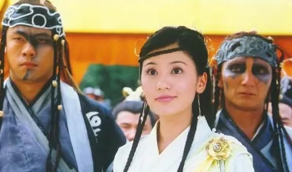 难怪张无忌会认定赵敏,把周芷若和赵敏的名字连起来读,一目了然