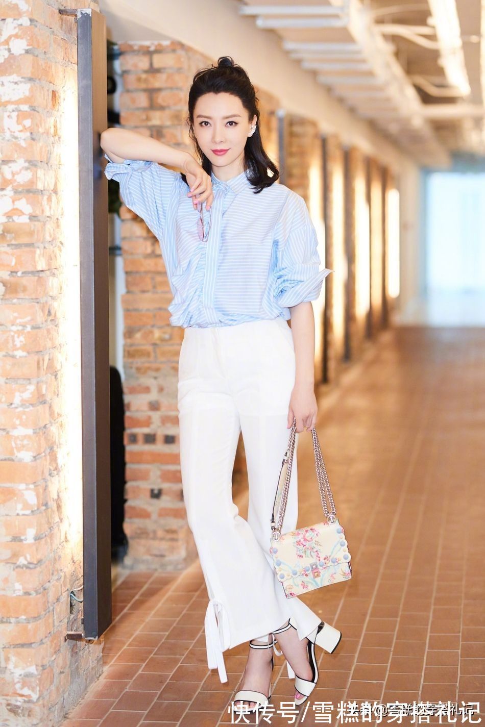 日落黄 40岁左右的女人,衣服尽量不要穿驼色和灰色,其实这些更气质显白