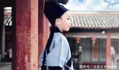 太守出一上联鹦鹉能言难似凤!8岁神童对出的下联无人不服