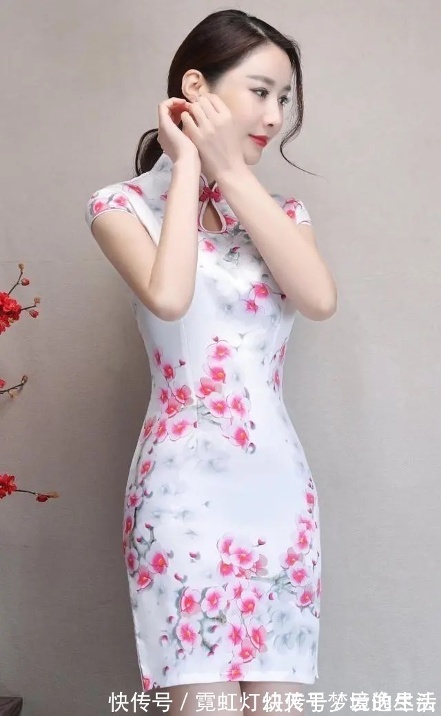 根处|不是所有的女人都能穿出这款旗袍的韵味