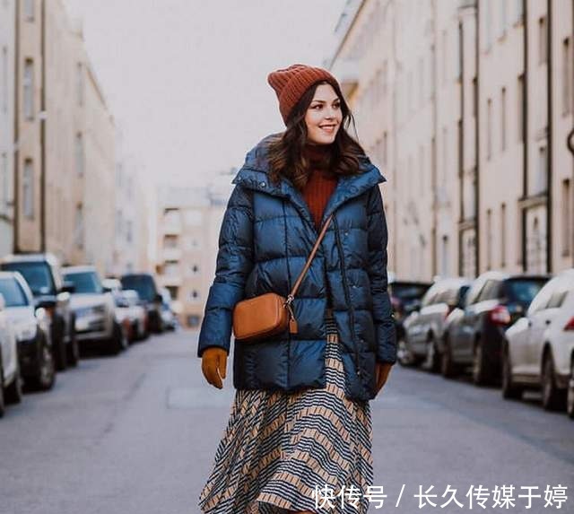 冬天|半身裙+羽绒服,冬天这样穿,好看显瘦与保暖都可兼得