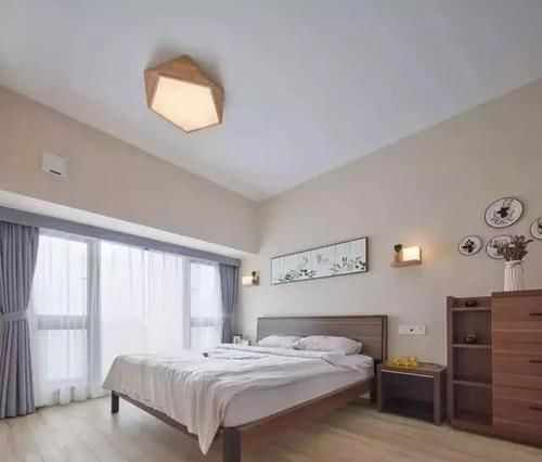 白色谷仓门|88㎡小蜗居!装出三室两厅的效果,衣帽间阳台真棒