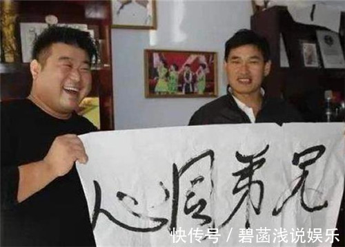 涨价$朱之文的“书法”又涨价了,1字值4万,专家:书法家比不过文盲?