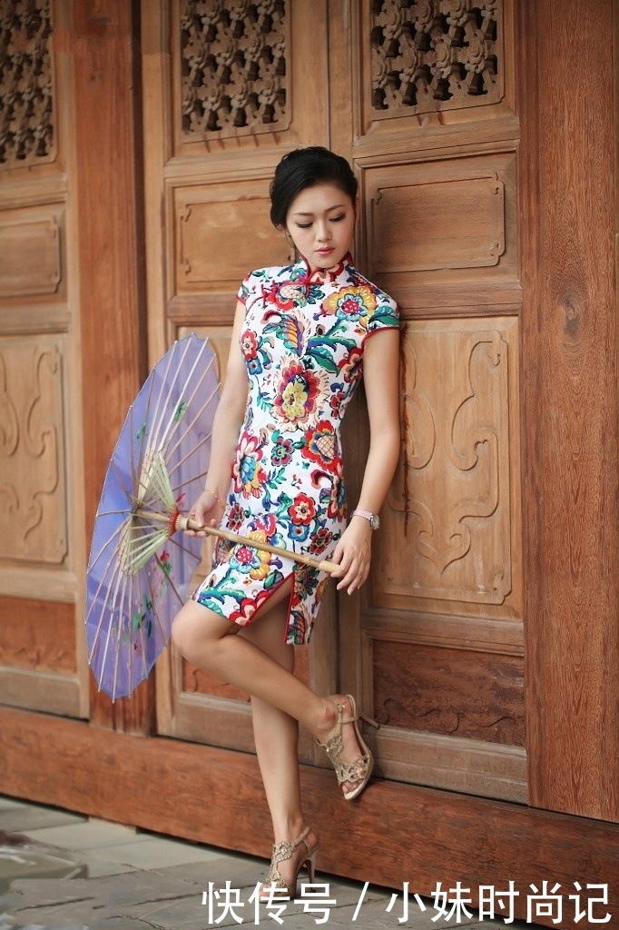 有着江南民族特色的旗袍美女!