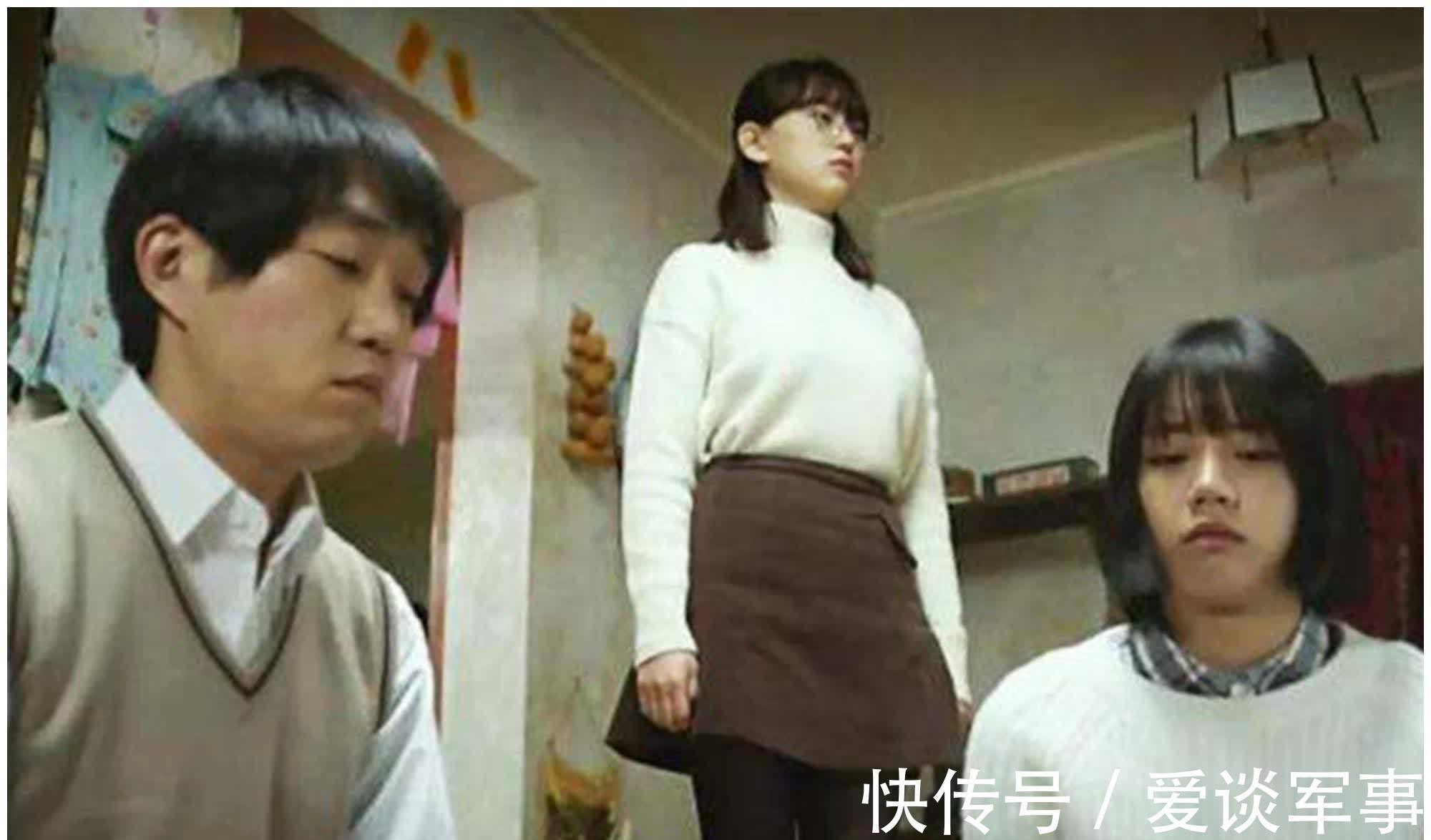 弟弟|“啃女”现象逐渐流行,老人为占便宜装糊涂,女儿不明所以乐呵呵