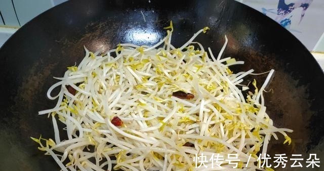 秋冬少吃丝瓜冬瓜多吃这菜，便宜又营养，不放肉也很香，儿子爱吃！