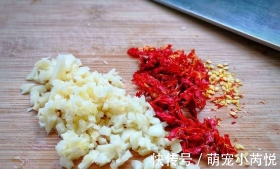 80岁的外婆几乎天天吃这菜,脸色红润气色足,春天最鲜嫩,别错过