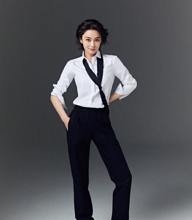 阔腿裤|别再穿“大妈衫”了,女人到了中年穿衣更要讲究,这么穿魅力翻倍