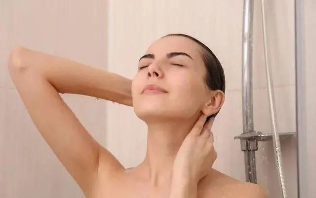皮肤|无论男女,洗澡时尽量少做这五件事,当心吃亏的是自己