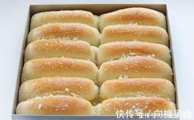 做面包用中种法，出膜快细腻拉丝，既当早餐又是零食，出炉遭哄抢