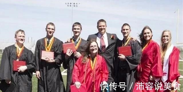 现状|全球首例存活的七胞胎,现状如何如今双胞胎很多,主要有三原因