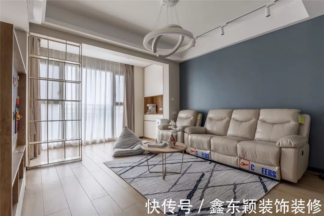 客厅|96平的现代简约风小三房,居然把客厅变成一个趣味休闲区