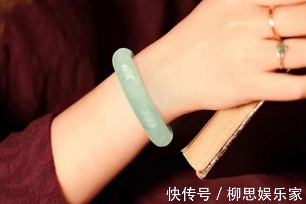手镯|佩戴手镯的禁忌有哪些手镯不能乱戴,这些讲究你越早知道越好