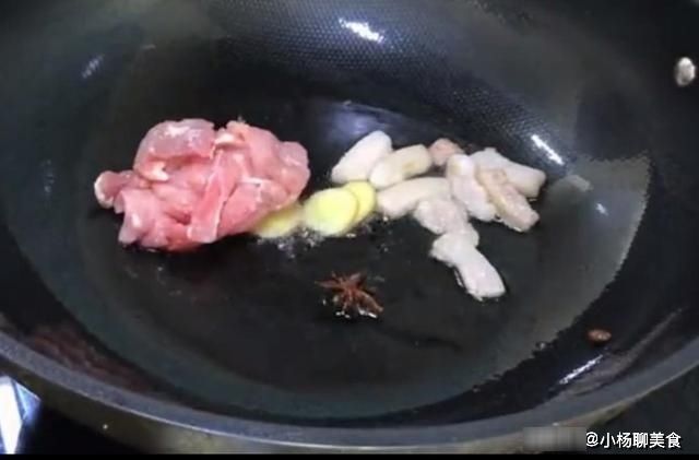 干黑木耳|炒木耳时老是容易炸锅？多加这一步，木耳不炸锅，还变好吃！