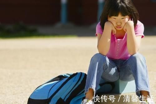 老师|幼儿园老师讨厌的3种接孩子方式,害娃不说,家长还不自知