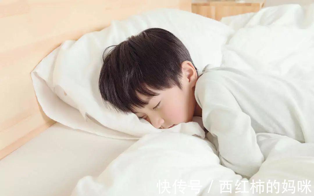 睡眠|孩子睡前养成这三个坏习惯，将来身高发育或受阻，最好全都改掉