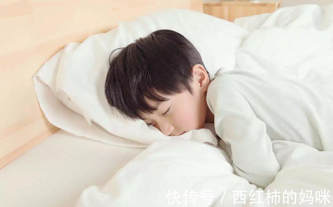 睡眠|孩子睡前养成这三个坏习惯,将来身高发育或受阻,最好全都改掉