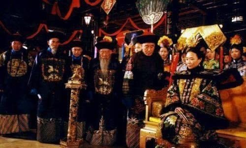 路上|慈禧西逃,路上发布的三道上谕!要人要钱,一个比一个可耻