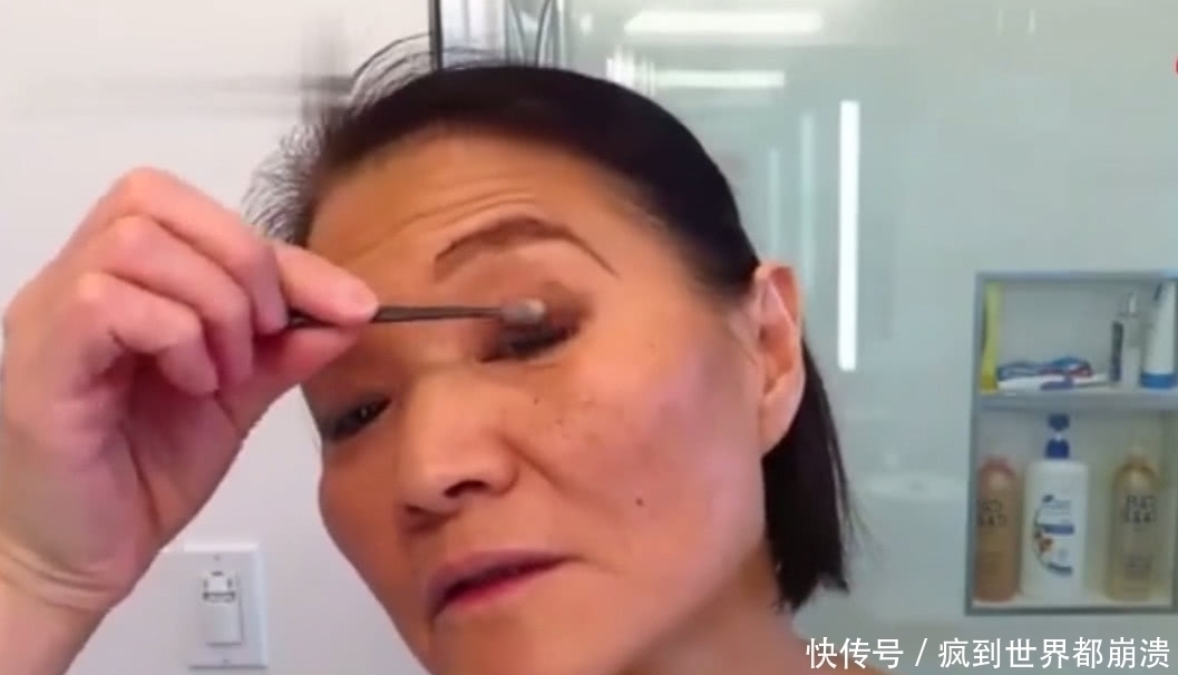 老奶奶|亚洲“化妆术”遇上74岁的老奶奶,网友:“化妆术”终于败下阵