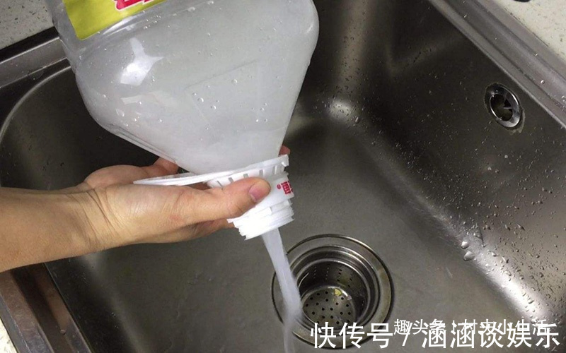 露出水面|食用油桶不要扔，清洗干净改造一个神器，家家户户都用得上