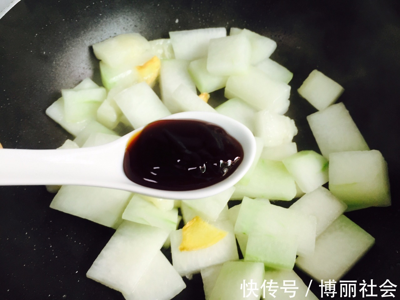 蚝油虾皮|蚝油虾皮炒冬瓜，低油低脂，美味健康