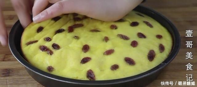 大米别煮着吃了,加2个鸡蛋,简单一做,太香了,比吃面包还过瘾