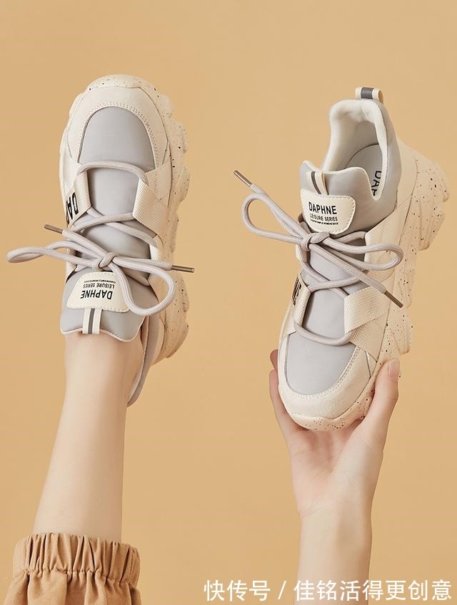 小白鞋 秋天的鞋不用买太多,有这“3双”就够了,搭配西装时髦又舒适!