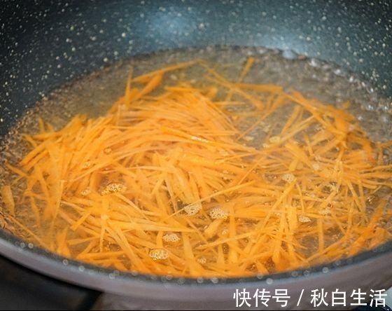 家人|玉米面窝窝头这样做,营养健康又香软美味,一上桌就被家人抢着吃