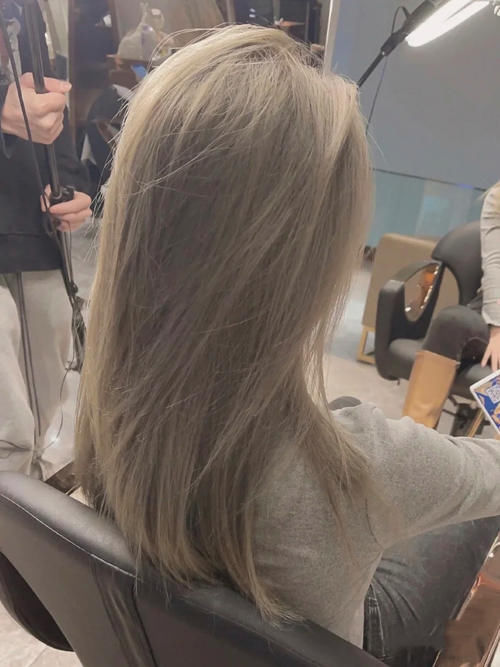 看一眼就会迷上的发色，温柔显气质又美丽动人，显白又好看