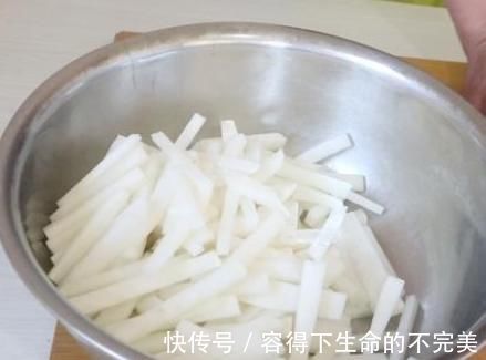 萝卜块|腌萝卜，别再用盐腌制了！只用加点它，萝卜清爽脆嫩，久放不回软