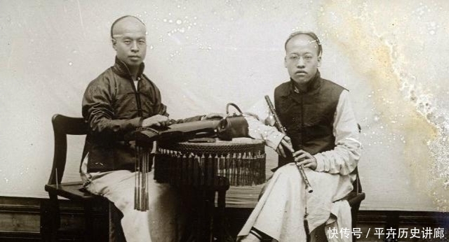 老照片|晚清老照片：溥仪与生父罕见合影，张之洞和洋人在院子聊天！