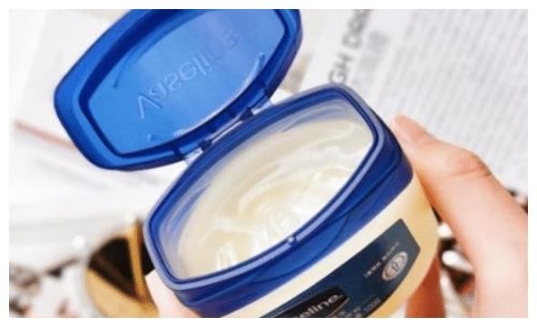 香水一会就没味道了？一招改善“迎风散”，让你的香水持久又好闻