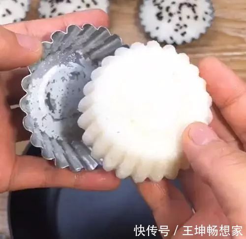 冷天,大米别煮粥了,学会新吃法,三天两头就做,每次一锅不够吃