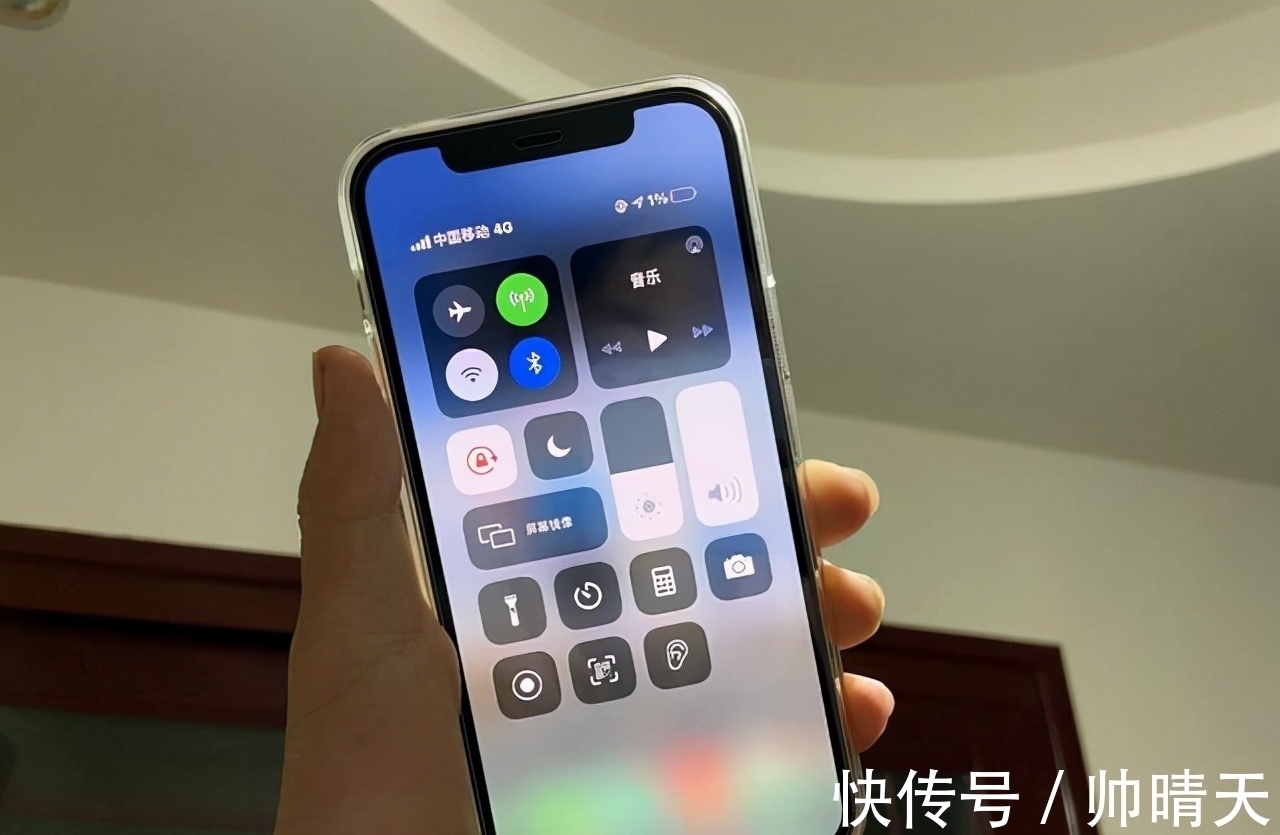 iPhone12|苹果终于卖不动了?iPhone12价格跳水,但用户更愿意等“十三香”