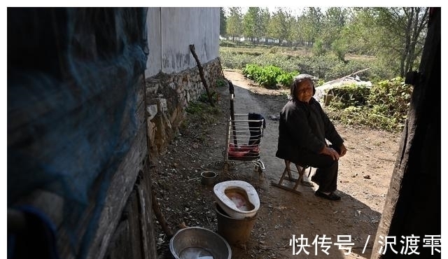 秘诀|100岁奶奶,饭前习惯特殊,至今满头黑发,看长寿秘诀是啥