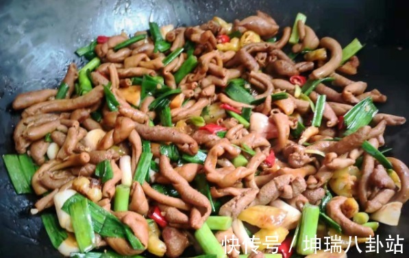 小米椒|很多人以为的“废料”,其实是美味,一道炒鸡肠让你开胃又下饭
