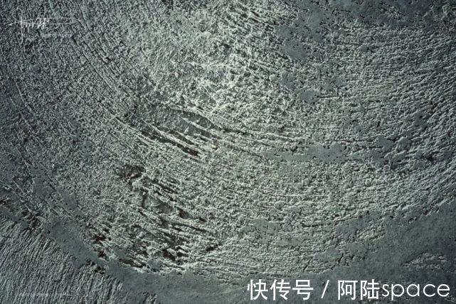 装饰|工地里随处可见的“画作”，装裱一下用来作装饰其实很不错