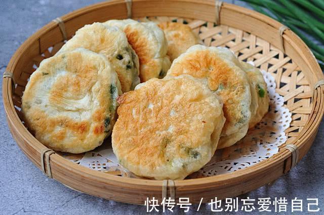 不揉面,不擀皮,早餐饼如此做特省事,蓬松柔软,比油条更好吃!