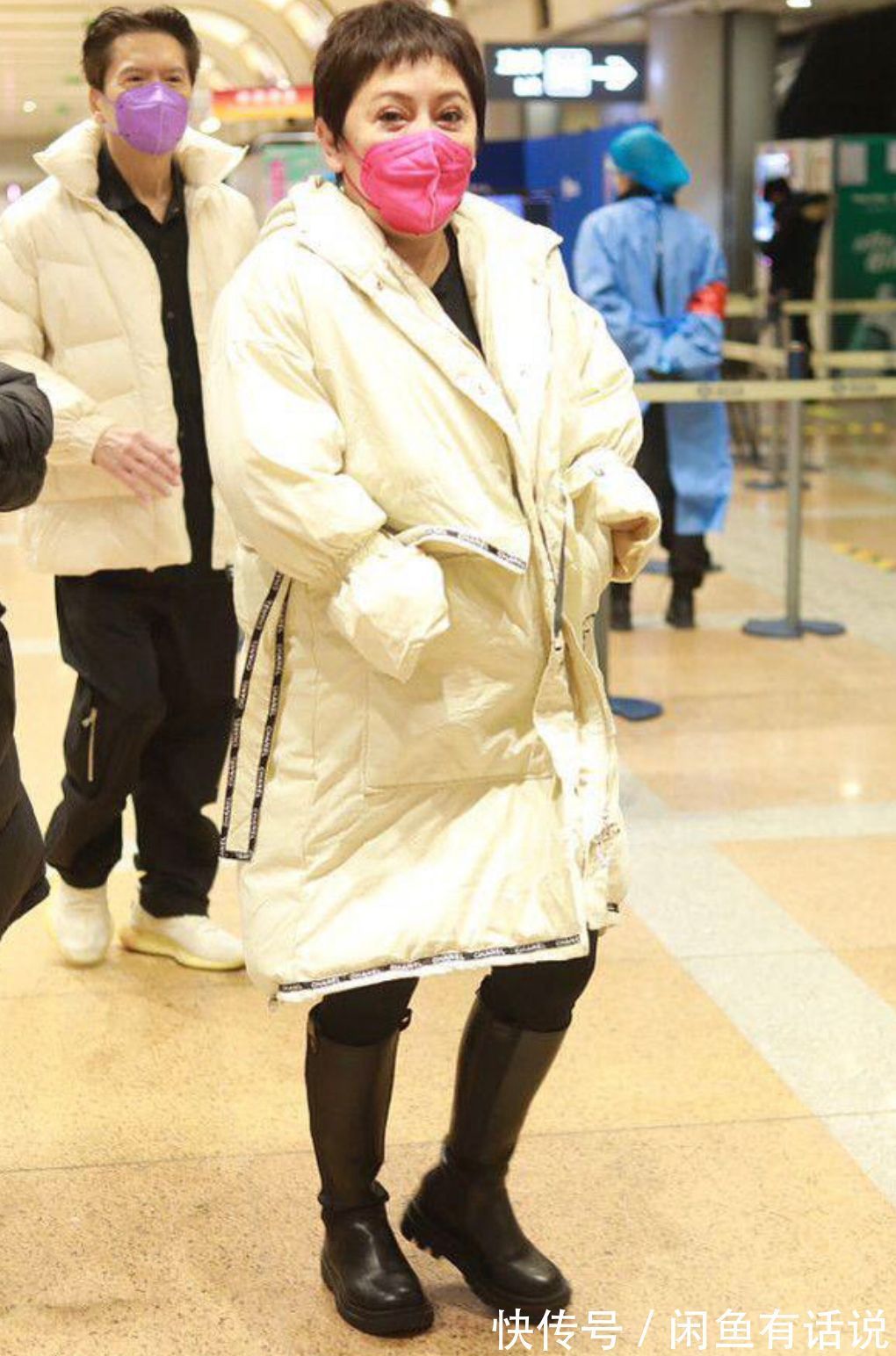 深色|向太也是洋气人,剪“超短发”配圆脸好富态,穿8万羽绒服更贵气