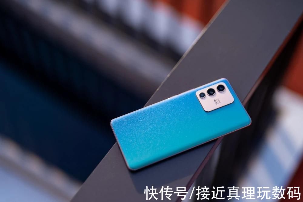 王者荣耀|vivo S12 Pro体验：靠轻薄与自拍能满足消费者的需求？