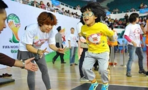 家娃|儿童标准身高表,偏矮小孩子需及时补救,自查你家娃达标了吗?