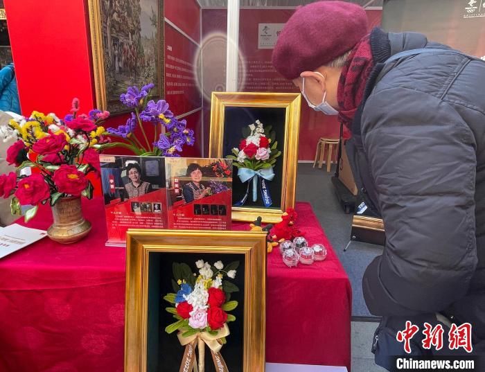 励美丽|冬奥热情不减 颁奖花束在上海街头受捧